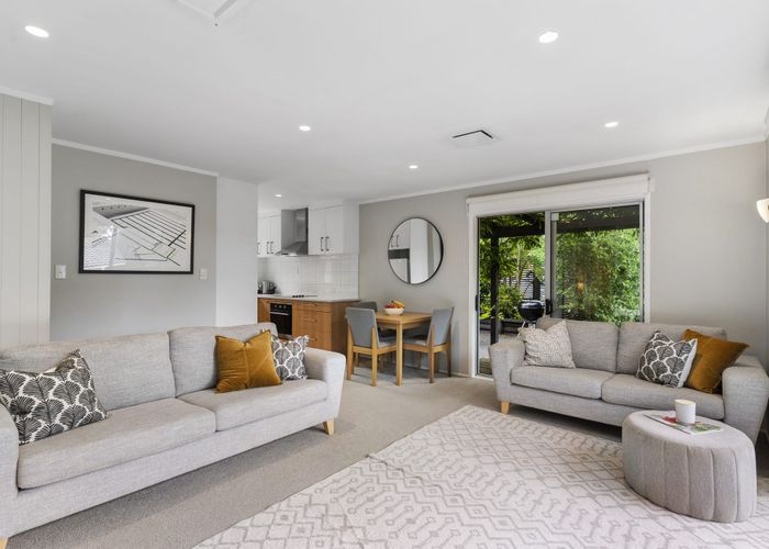  at 1/22 Malters Place, Browns Bay, Auckland