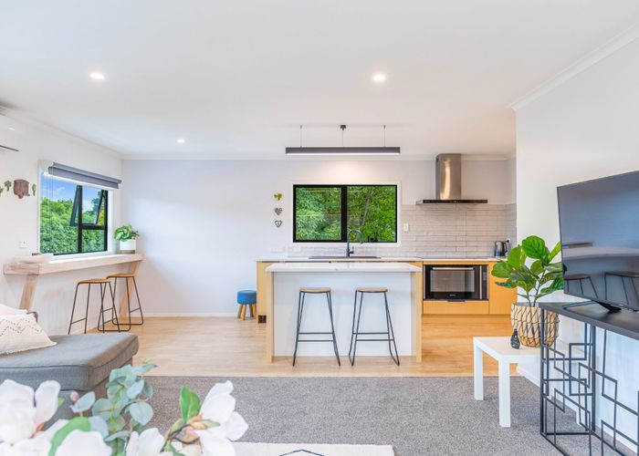  at 9 Redlands Grove, Swanson, Auckland