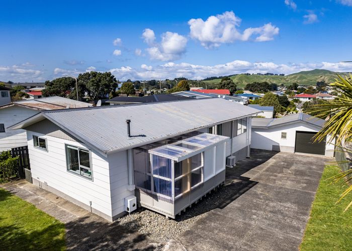  at 3 Toporoa View, Ascot Park, Porirua
