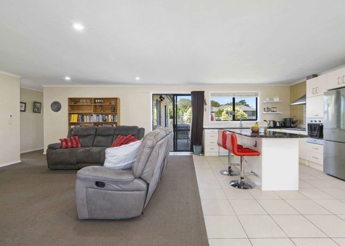  at 41 Breaker Grove, Waiuku, Waiuku