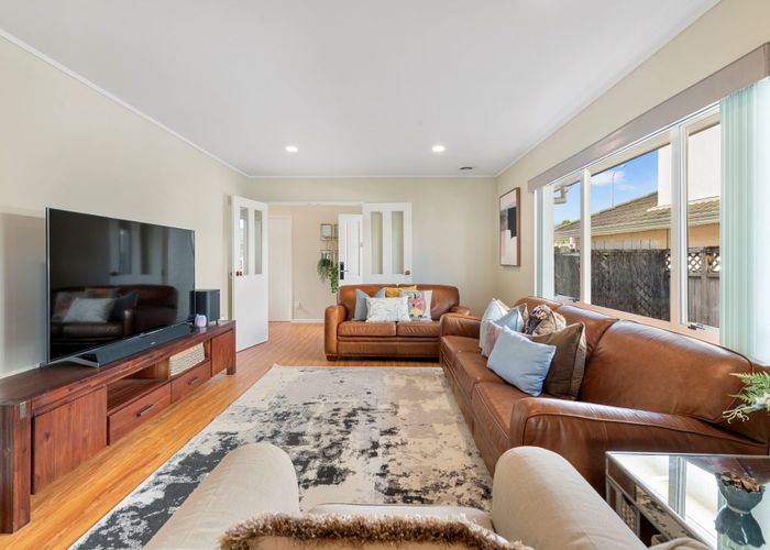  at 2/1 Emma Court, Northpark, Auckland