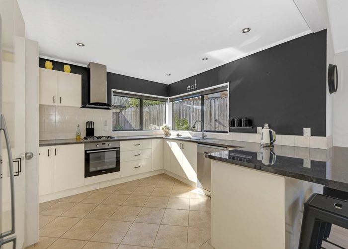  at 2/4 Dromora Close, Dannemora, Manukau City, Auckland