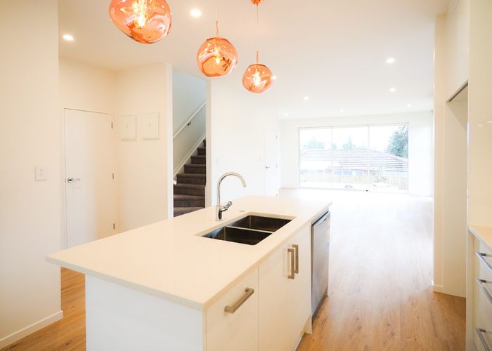  at 6/10 Tirimoana Road, Te Atatu South, Auckland