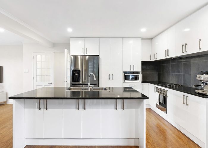  at 8 Coromandel Crescent, Mairangi Bay, North Shore City, Auckland