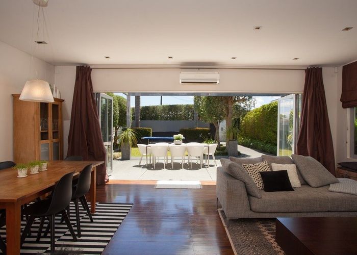  at 8 Weona Place, Westmere, Auckland