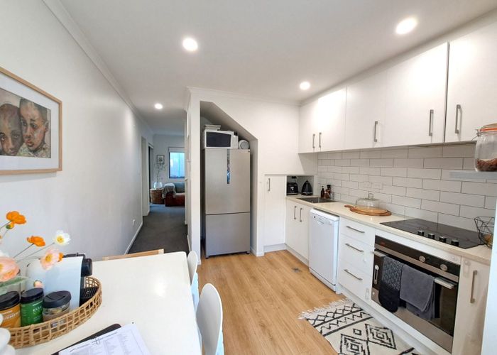  at 8 Pangu Way, Mangere, Manukau City, Auckland