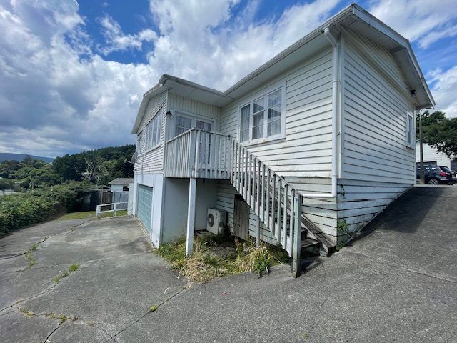  at 4 Oaklands Grove, Clouston Park, Upper Hutt