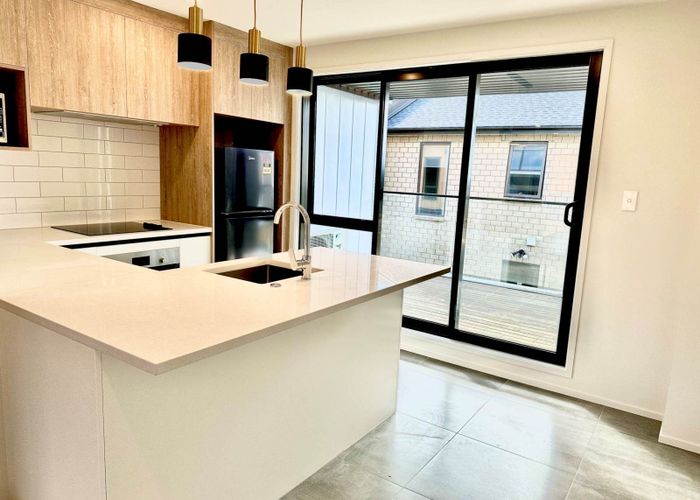 For sale 7/11 Scanlen Terrace, Kelston, Waitakere City, Auckland