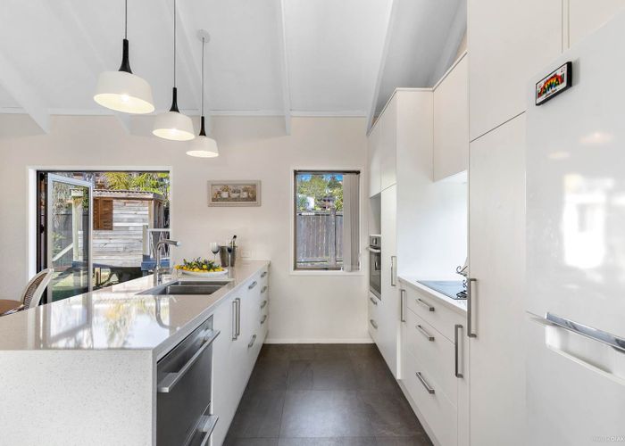  at 6 Standish Place, Bayview, Auckland