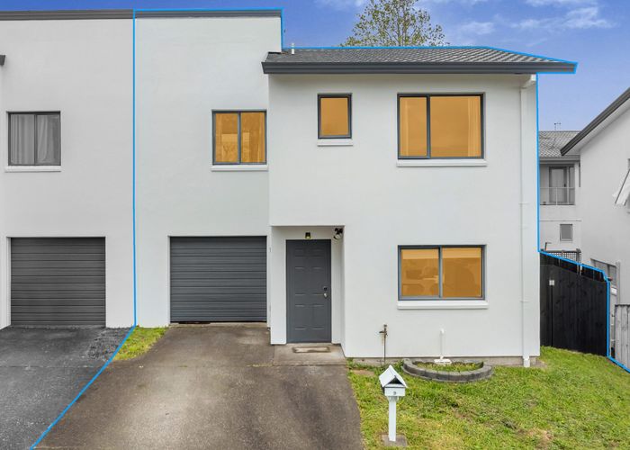  at 9 Butia Avenue, Henderson, Waitakere City, Auckland