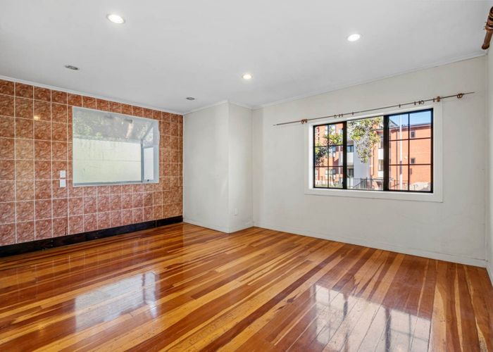  at 1/176 Lake Road, Belmont, Auckland