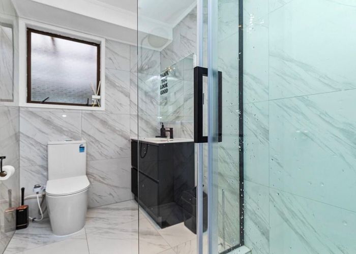  at 8 Angeline Place, Massey, Waitakere City, Auckland