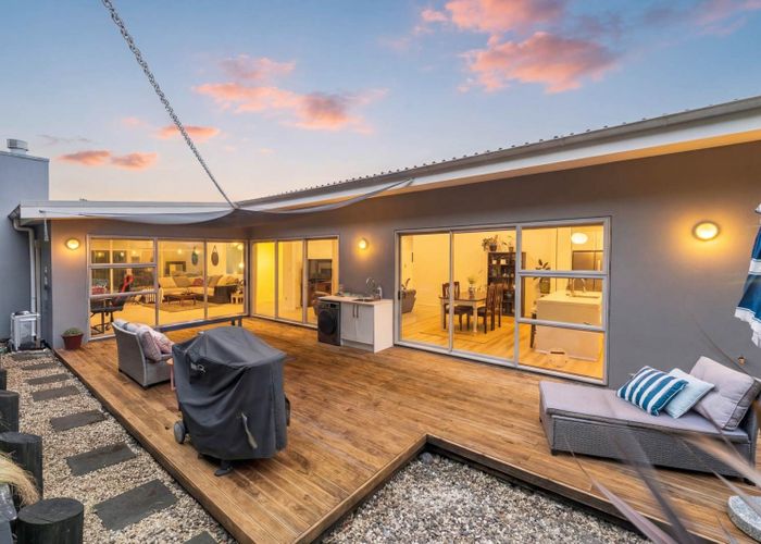  at 4 Ilam Lane, Fairview Heights, North Shore City, Auckland