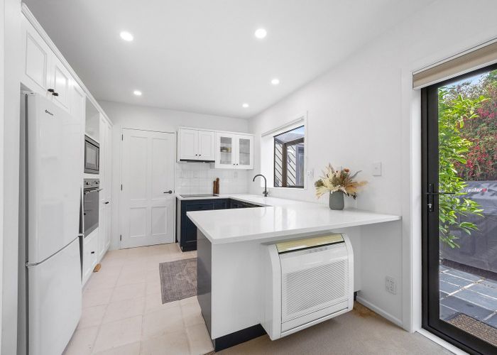  at 75b Aikmans Road, Merivale, Christchurch City, Canterbury