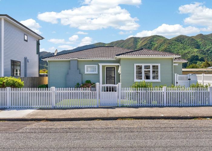  at 21 Leighton Avenue, Waiwhetu, Lower Hutt, Wellington