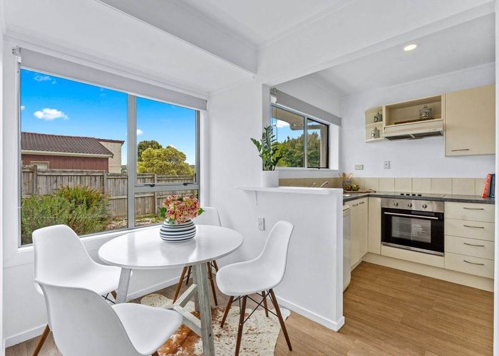  at 1/307a Wairau Road, Totara Vale, North Shore City, Auckland