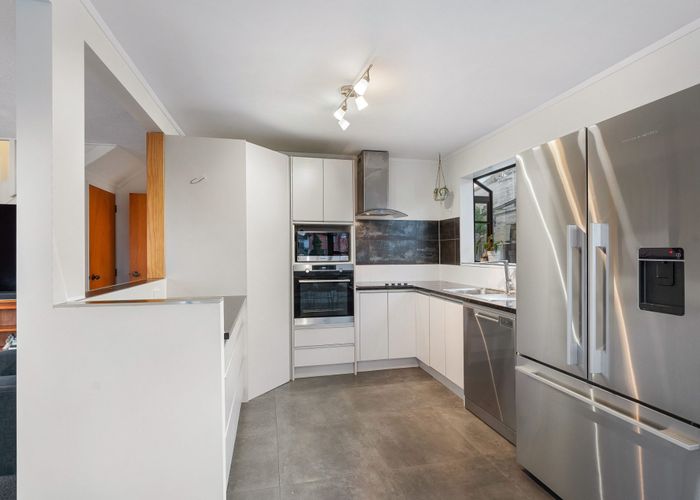  at 2/6 Ceramco Place, Torbay, North Shore City, Auckland