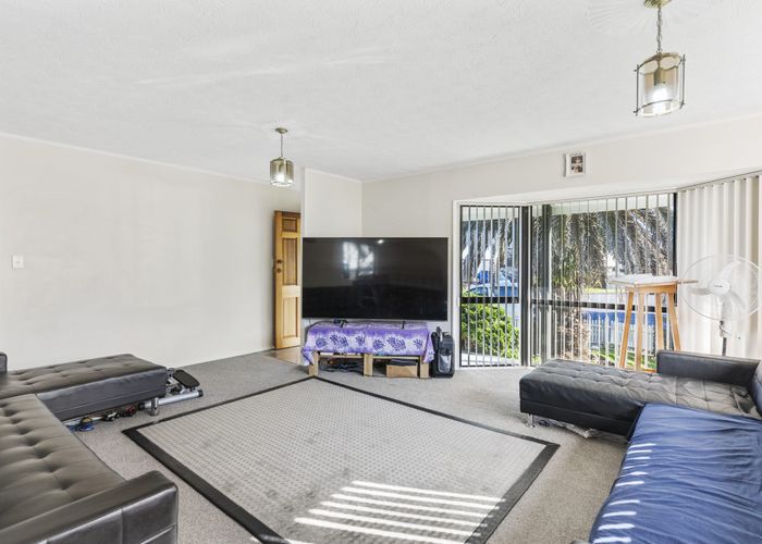  at 42 Pinehurst Place, Wattle Downs, Auckland