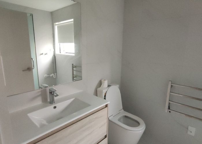  at 39B Awarukau Road, Glenfield, North Shore City, Auckland