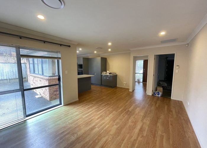  at 4 Walter Haddrell Crescent, Dannemora, Manukau City, Auckland