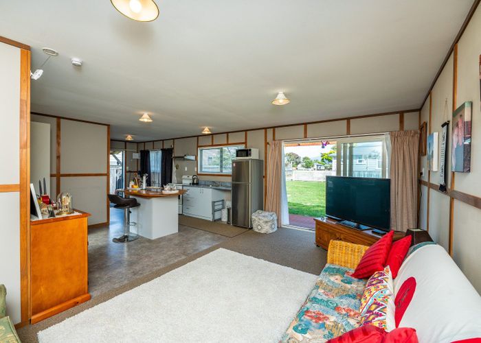  at 6 Mavis Avenue, Waikawa Beach