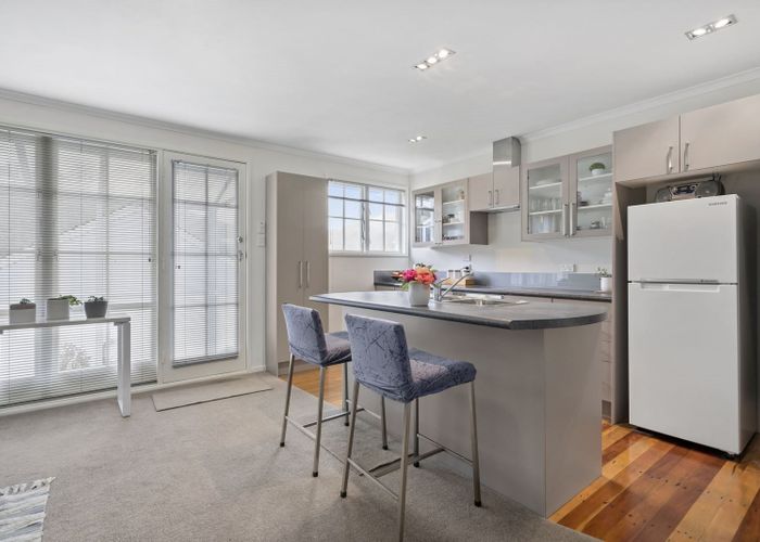  at 300 Karori Rd, Karori, Wellington