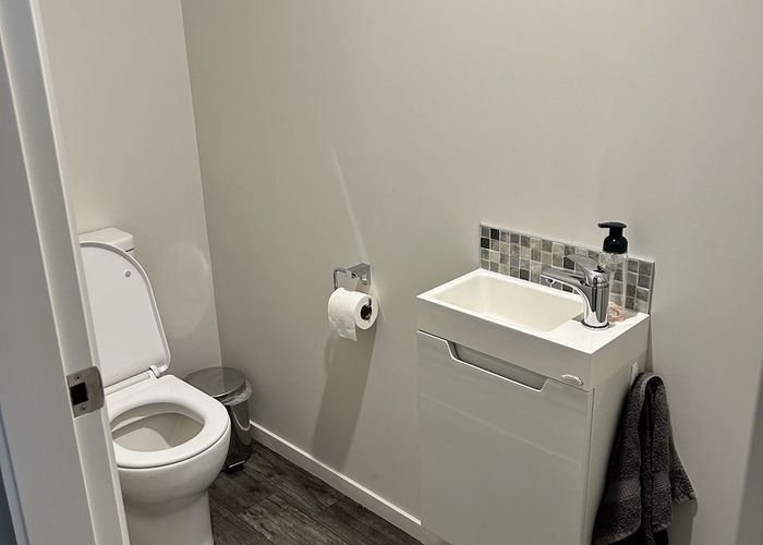  at 8/18 Hunter Street, Hamilton Lake, Hamilton