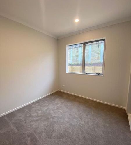  at Granny-6 Black Shed Drive, Flat Bush, Manukau City, Auckland