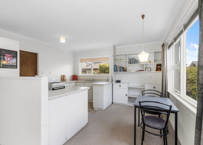  at 2/10 Rochester Street, Linwood, Christchurch