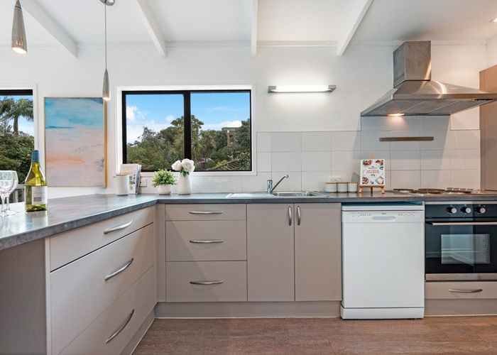  at 2/104 Ocean View Road, Hillcrest, North Shore City, Auckland