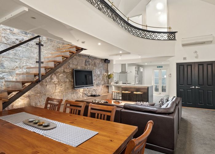  at 2/81 Moray Place, Dunedin Central, Dunedin