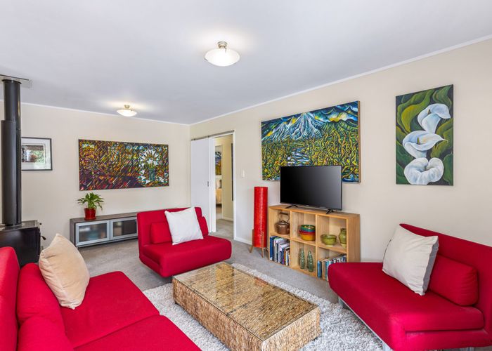  at 32 Napuka Road, Henderson Valley, Auckland