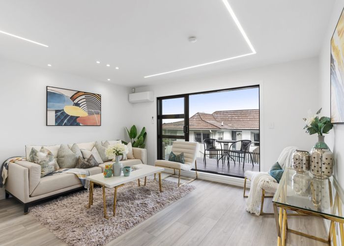  at 789D East Coast Road, Northcross, North Shore City, Auckland