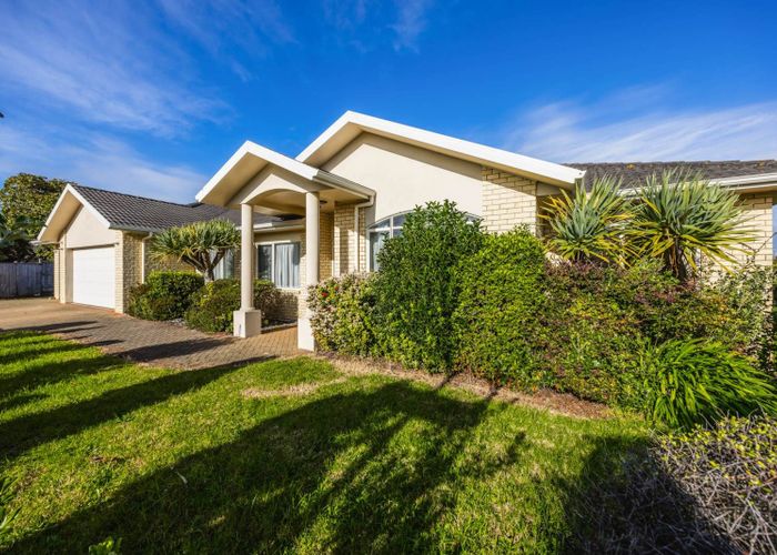  at 15 Bronwylian Drive, Flat Bush, Manukau City, Auckland
