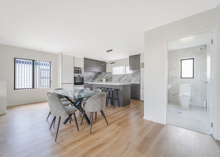  at 2/166 Rathgar Road,, Henderson, Waitakere City, Auckland