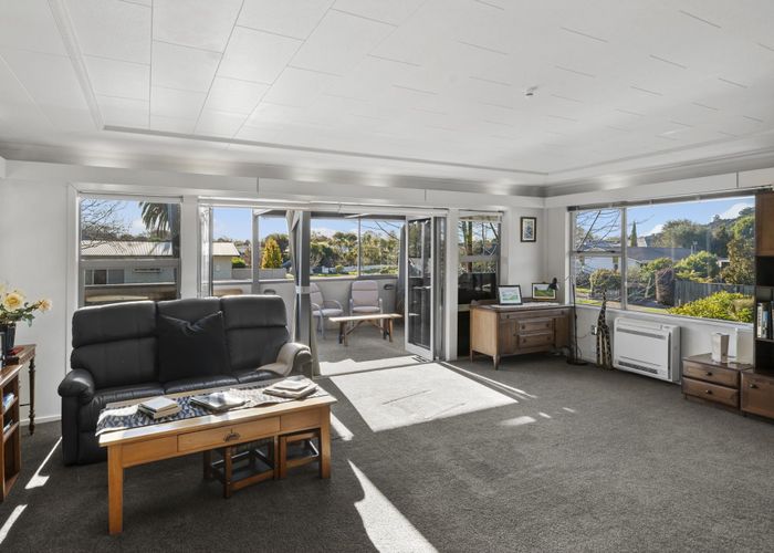  at 1 Gunns Crescent, Cashmere, Christchurch City, Canterbury