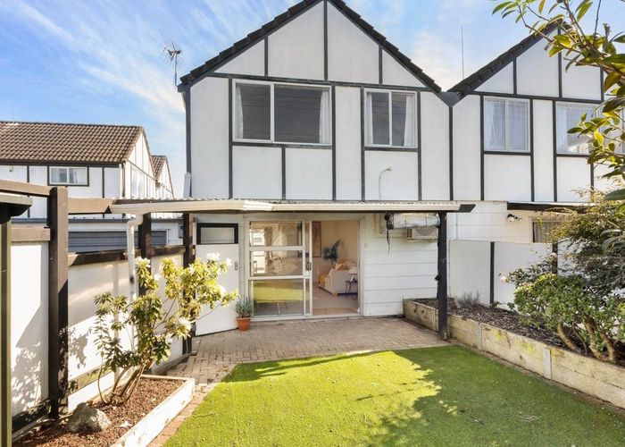  at 2/45 Astley Avenue, New Lynn, Auckland