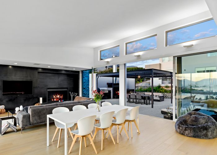  at 9 Garland Terrace, Kelvin Heights, Queenstown