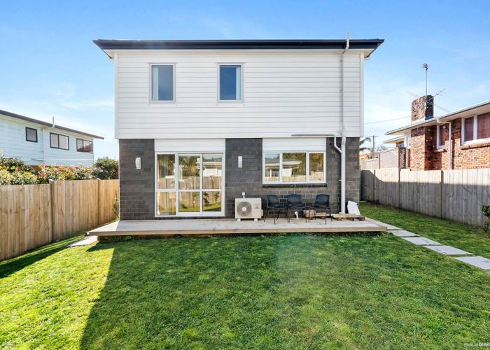  at 9 Esperanto Road, Papatoetoe, Auckland