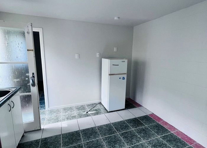  at Flat/58a Powrie st, Glenfield, North Shore City, Auckland