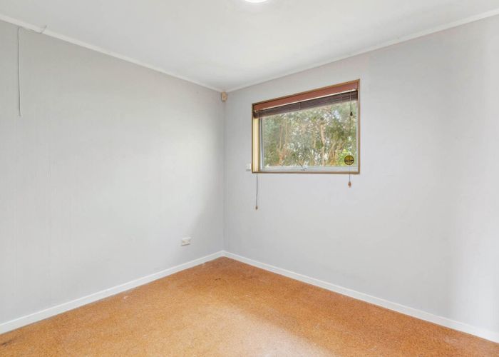  at 33 Meadowvale Avenue, Forrest Hill, North Shore City, Auckland
