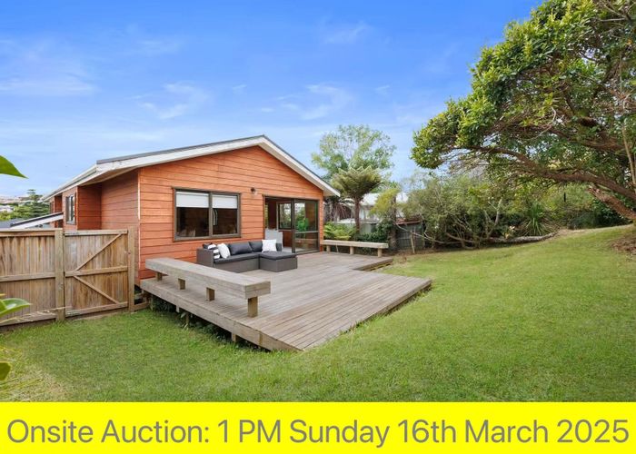  at 2/23 Marsh Avenue, Forrest Hill, Auckland