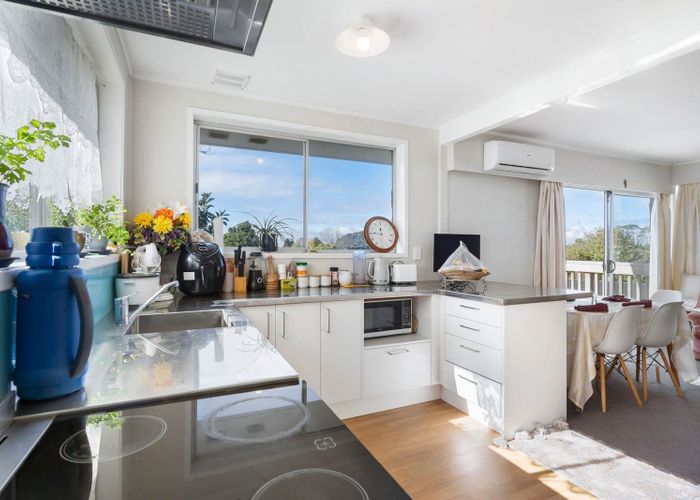  at 2/74 Chivalry Road, Glenfield, North Shore City, Auckland