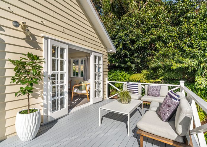  at 32 Aeroview Drive, Beach Haven, Auckland