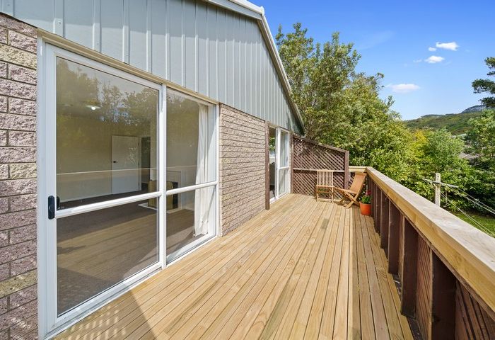  at 140 Rangituhi Crescent, Takapuwahia, Porirua