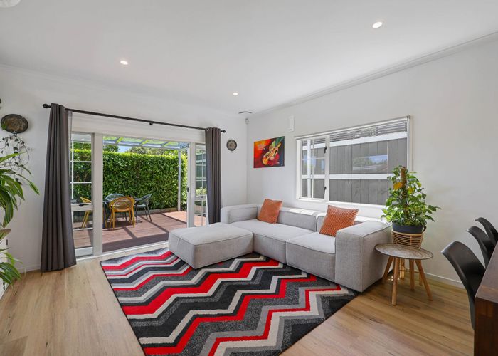  at 16 Mulvaney Crescent, Henderson, Waitakere City, Auckland