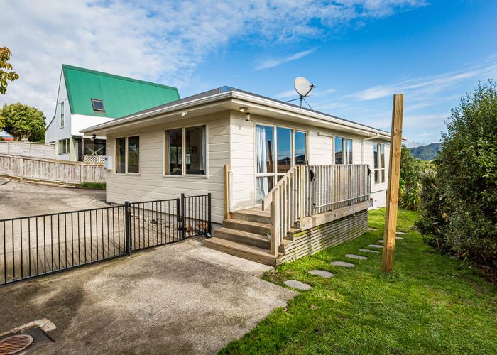  at 117a Gloaming Hill, Titahi Bay, Porirua, Wellington