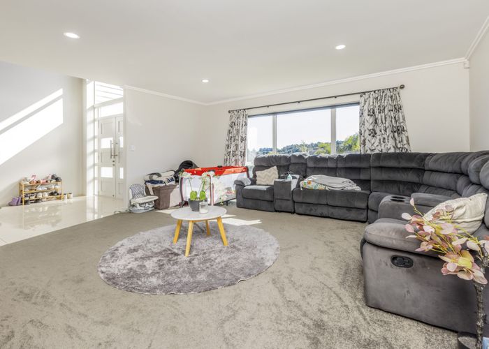  at 11 Henriette Place, The Gardens, Auckland