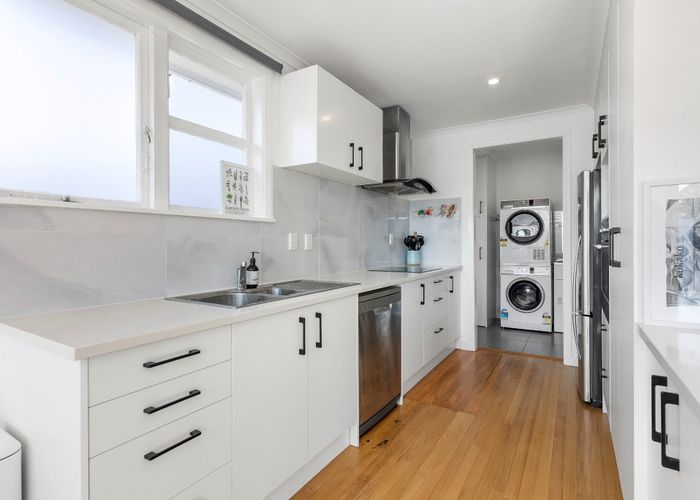  at 17 Anderson Avenue, Point England, Auckland