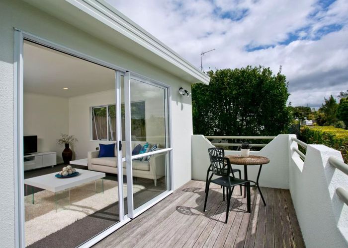  at 3/8a Target rd, Totara Vale, North Shore City, Auckland